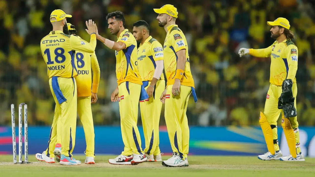 CSK Bowler Deepak Chahar Injured