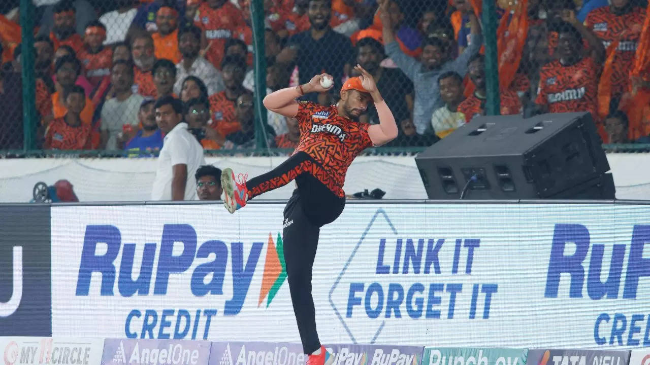 Nitish Reddy , IPL 2024, SRH vs LSG, Nitish Reddy, Nitish Reddy brilliant catch, Nitish Reddy Super catch,  Nitish Reddy IPL Records, Nitish Reddy, Quinton de Kock, Bhuvneshwar Kumar,