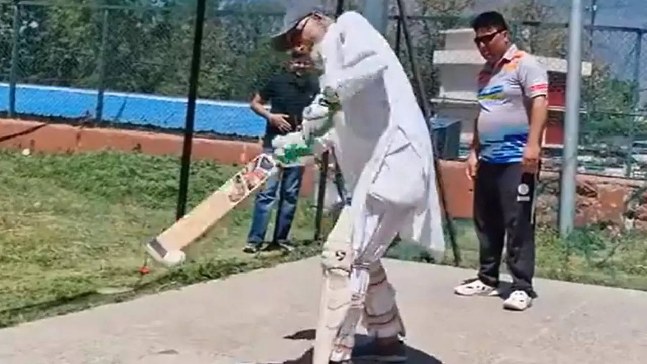 Viral Video Of 102 Year Old Cricketer Haji Karam Din