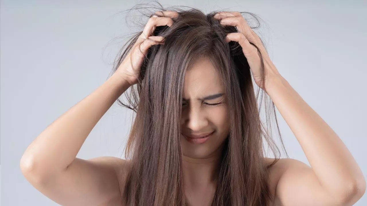 Try These Easy Home Remedies At Home For Dry Frizzy Rough Hair