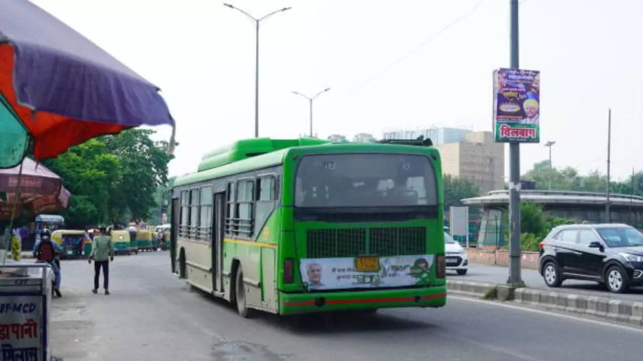 Uber to run buses in Delhi 