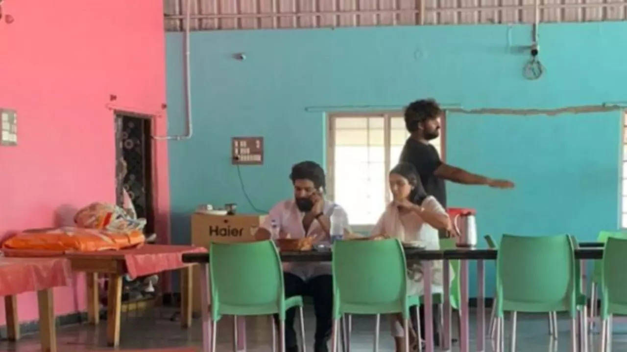 Allu Arjun with Wife Sneha Reddy in a Hotel