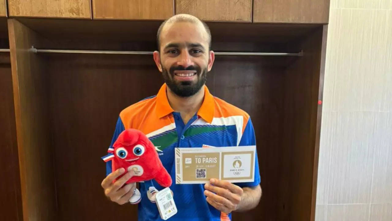 Amit Panghal, Amit Panghal qualifies, Amit Panghal qualifies for Paris Olympics 2024, Paris Olympics 2024, Paris Olympics 2024 quota, World Championship silver medalist Amit Panghal, indian boxer, Boxing New in Hindi, Boxing New Hindi, Paris Olympics 2024 Updates,