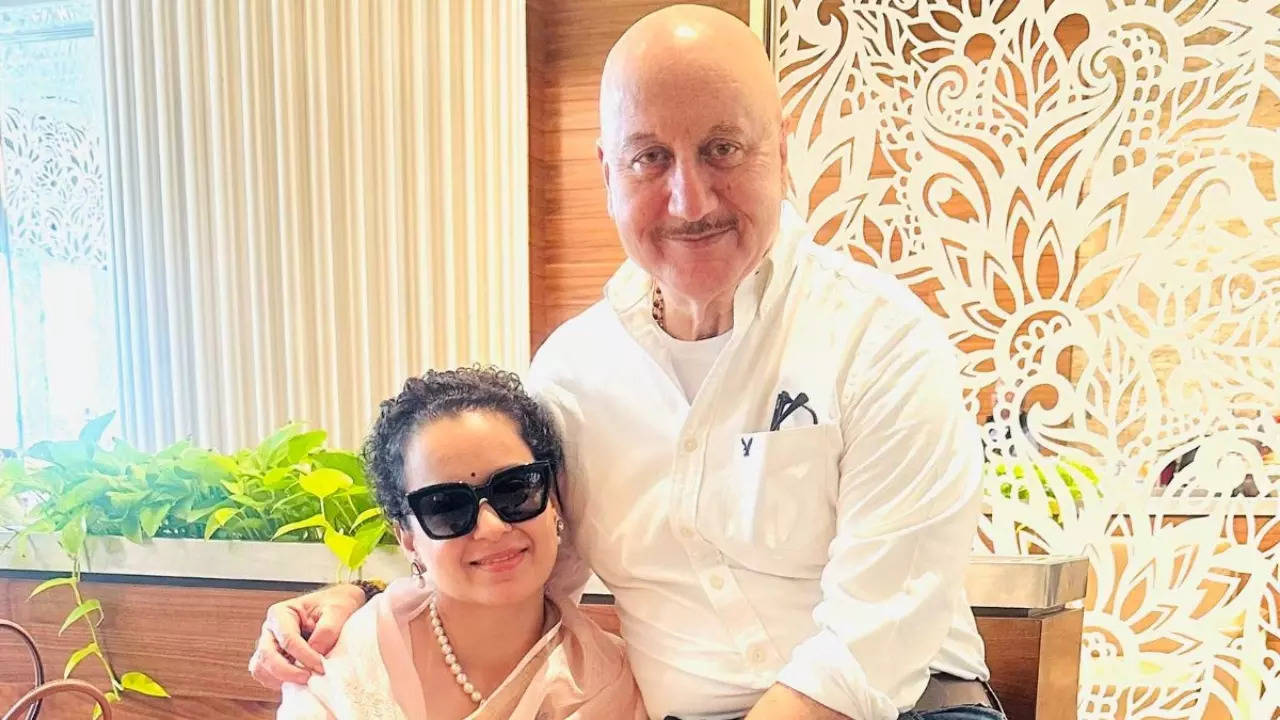 Anupam Kher congratulates Kangana Ranaut