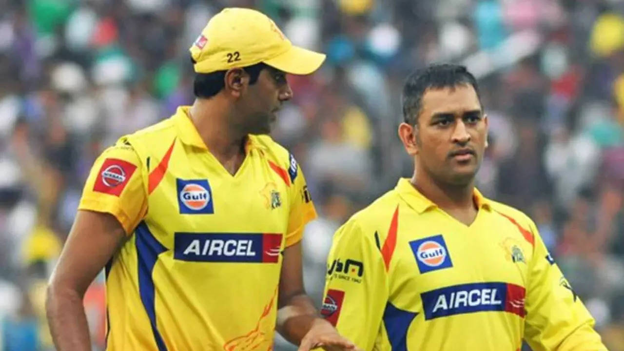 R Ashwin and MS Dhoni