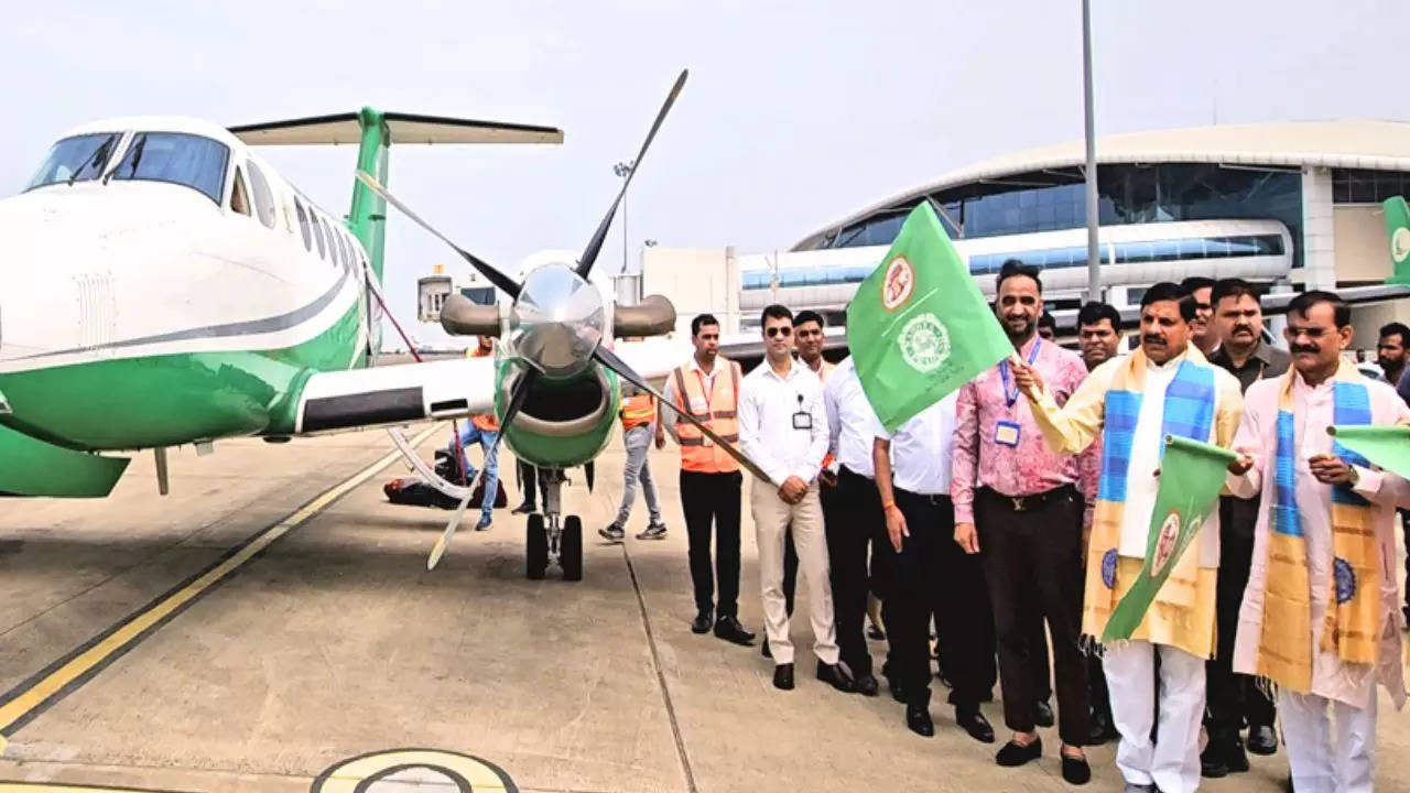 first flight between Bhopal to Jabalpur interstate air service Started