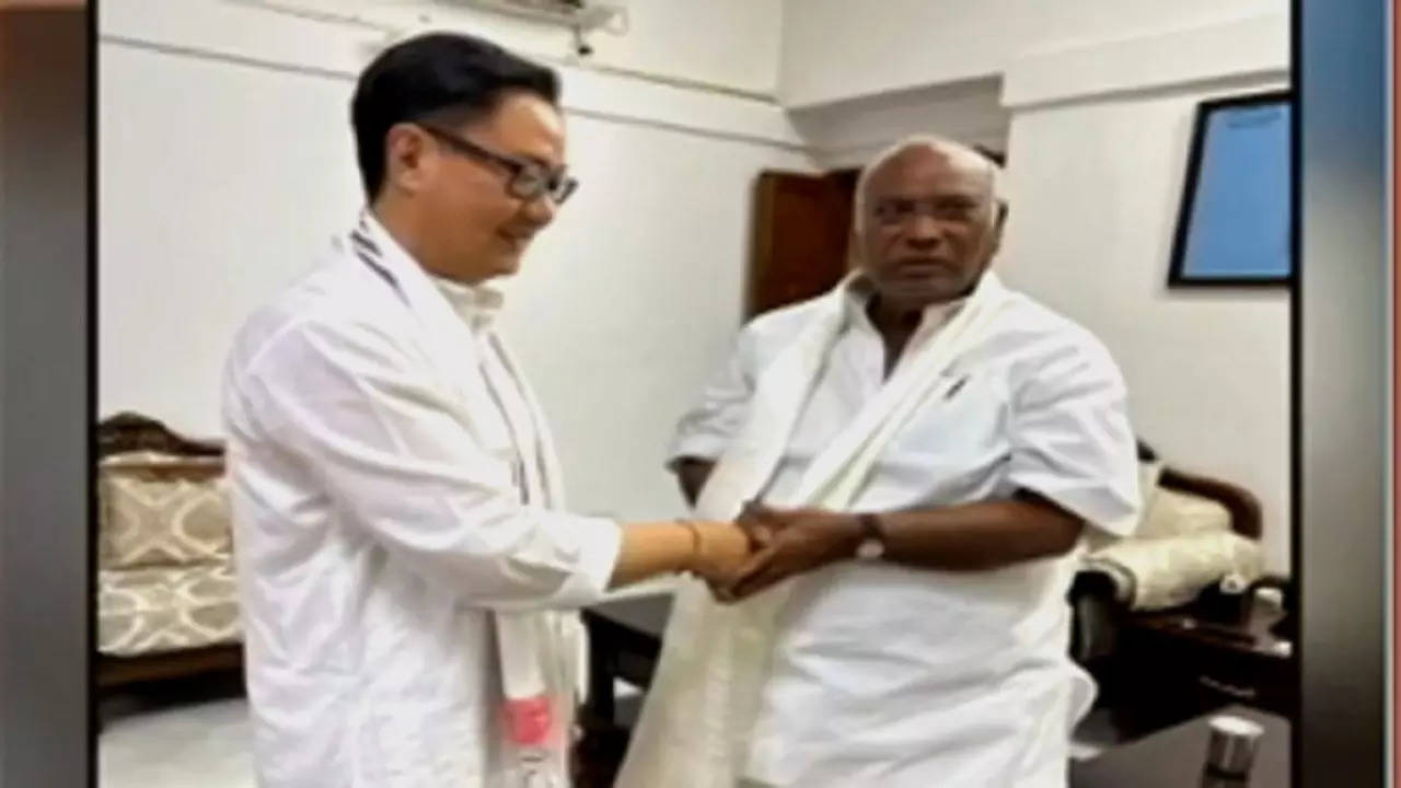 Kiren Rijiju meets Mallikarjun Kharge