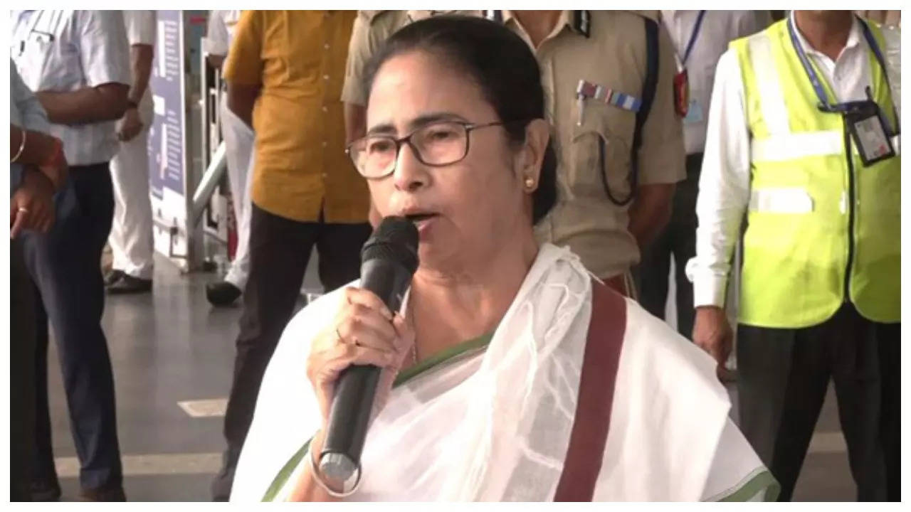 mamata banerjee on  kanchanjunga Train Accident