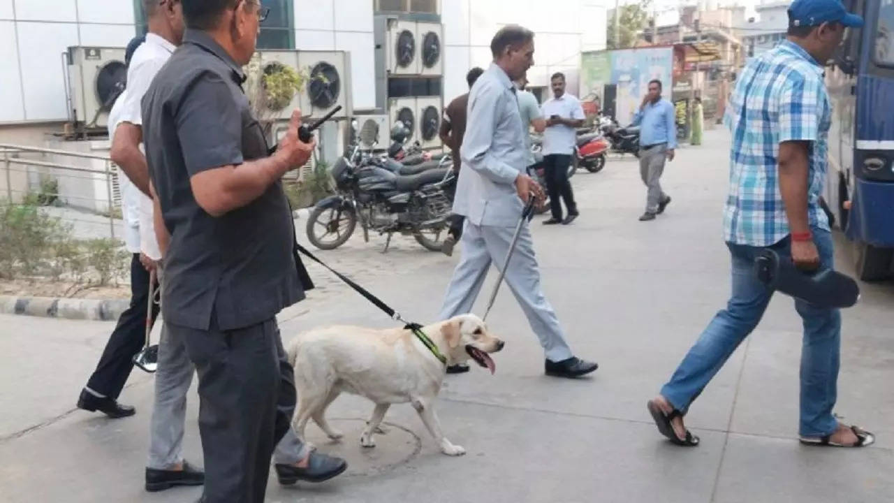 mumbai received bomb threats