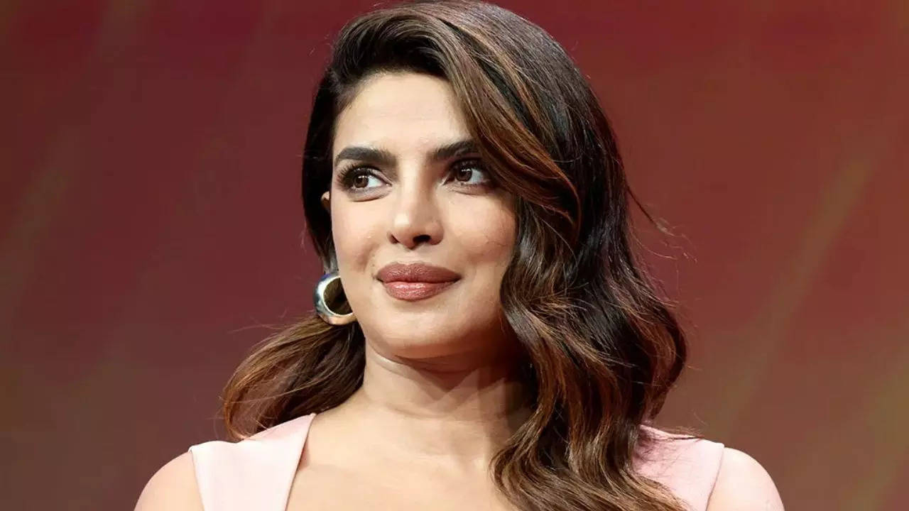 priyanka chopra Injured while shooting for  'The Bluff'