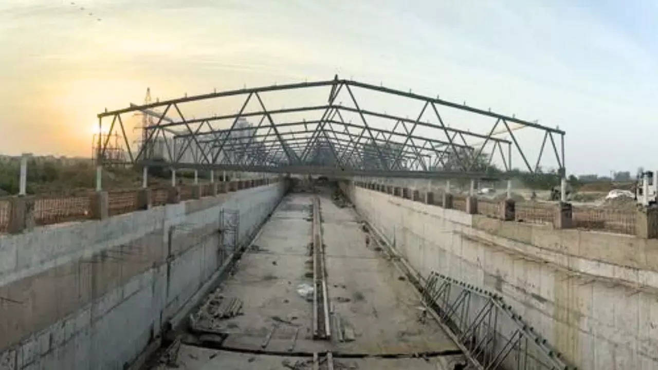 Noida Underpass Construction