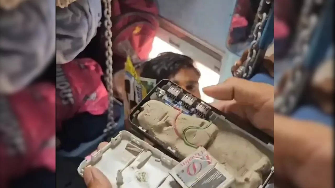 Power Banks with mud filled on train video viral