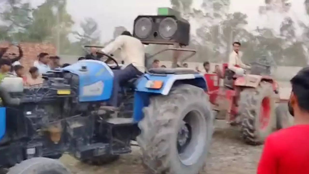 Amroha Tractor Stunt Video