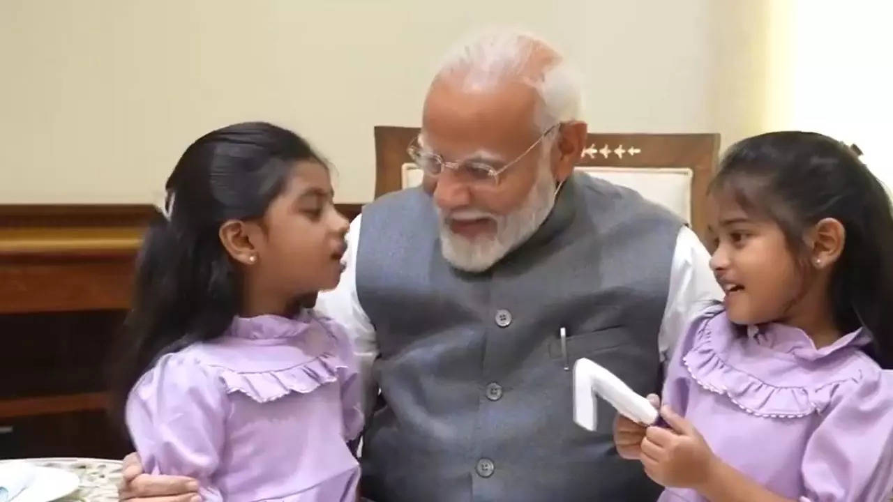 pm modi met child