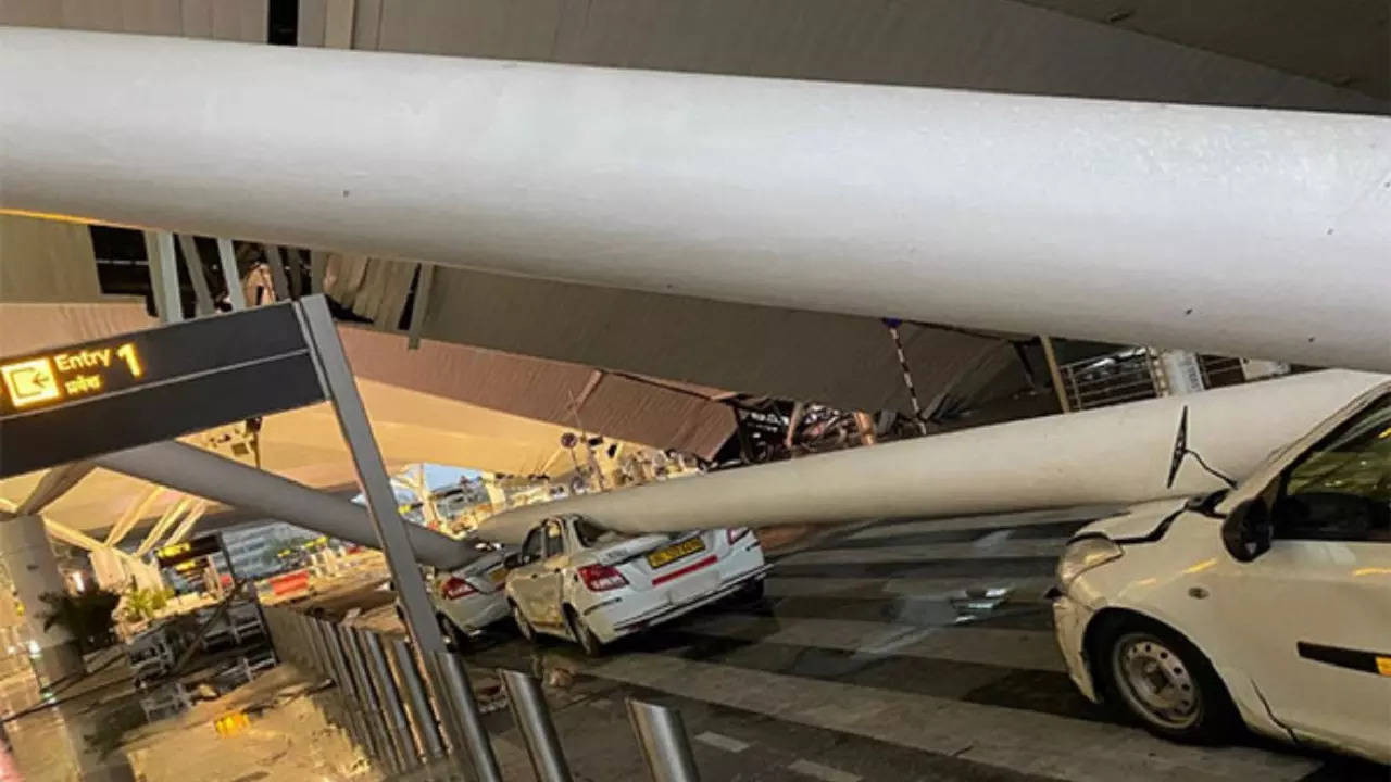 delhi airport roof collapse