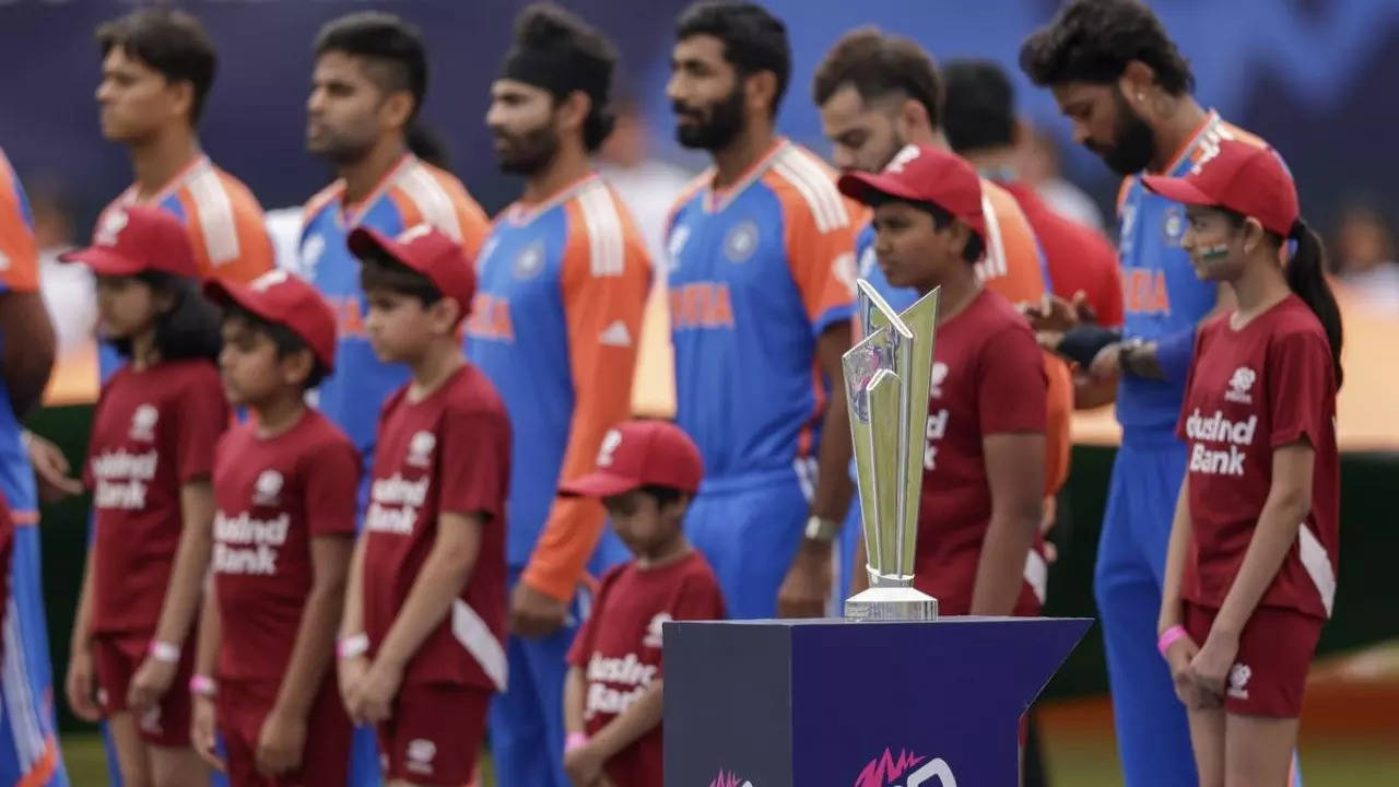 team india with icc trophy