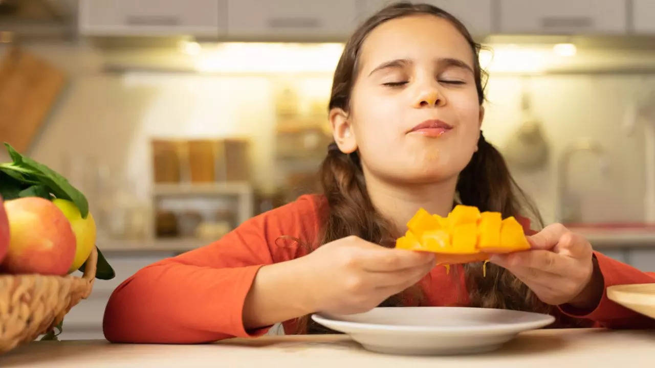 Right Way To Eat Mango In Hindi