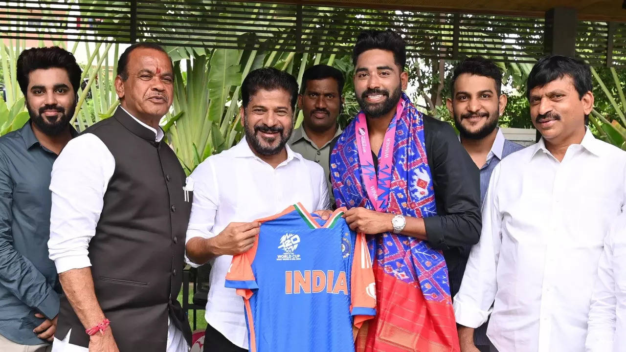 Mohammad Siraj With Telangana CM