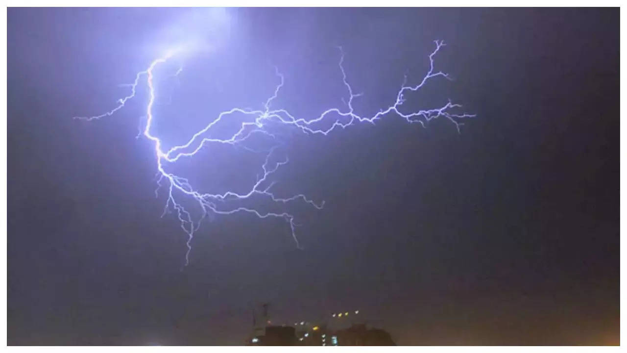 pratapgarh 11 death by lightning