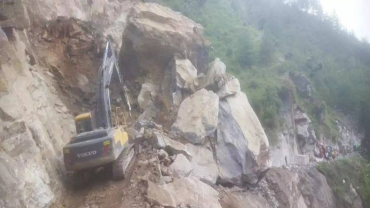 Debris on Badrinath Highway