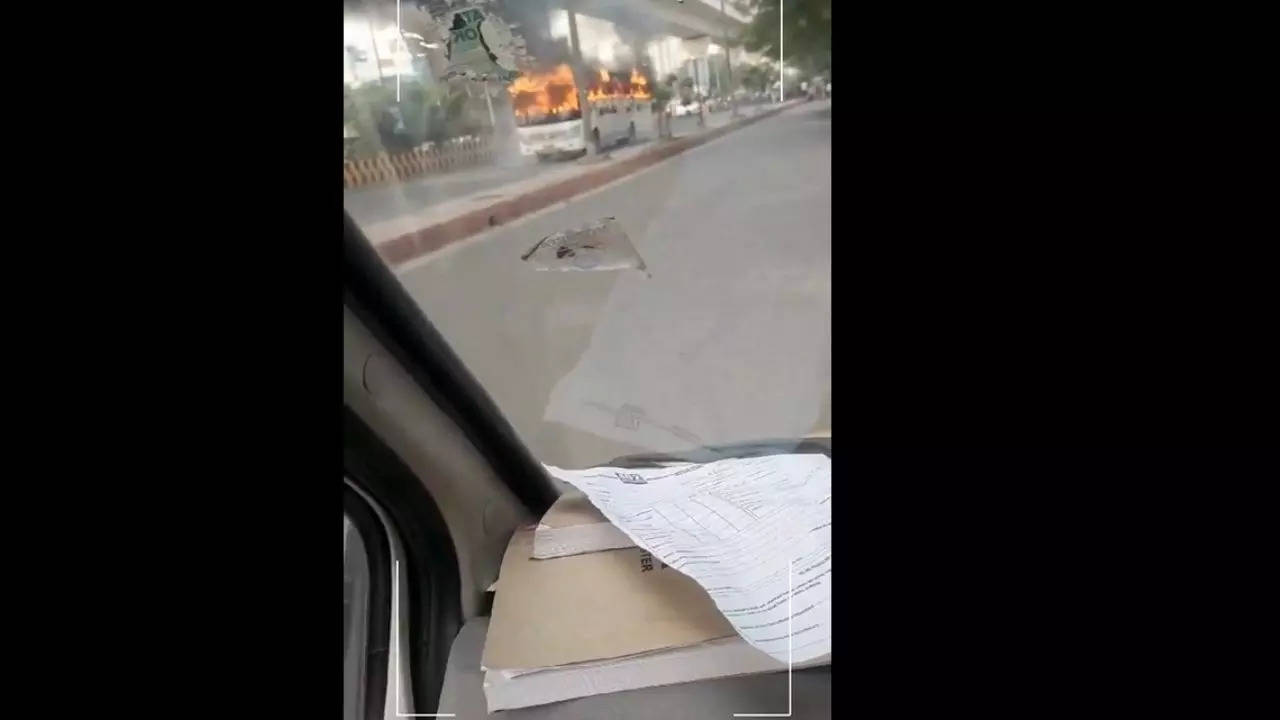 noida bus fire