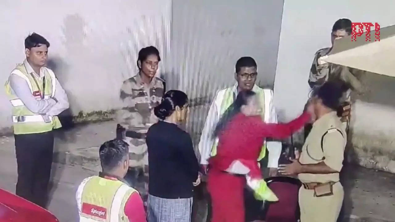 SpiceJet employee slaps CISF man