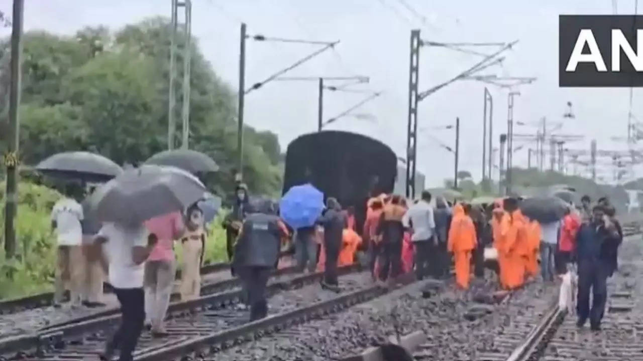 goods train derail