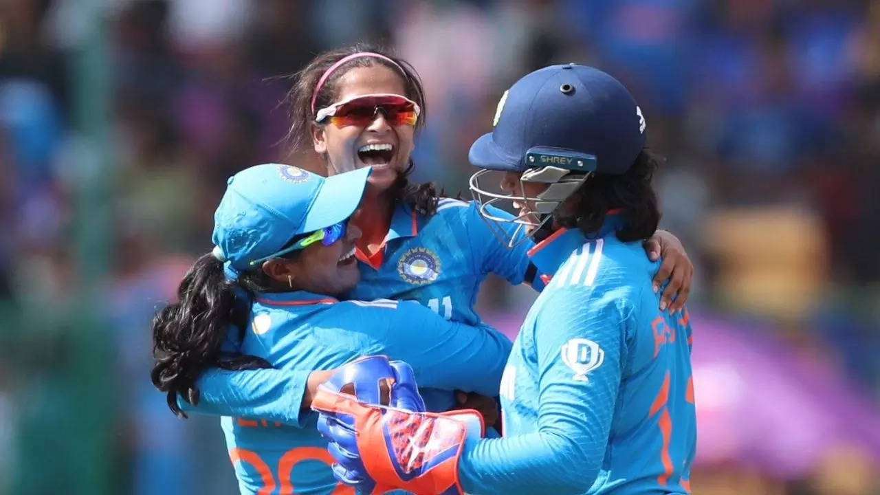 Shreyanka Patil Injury Updates, Shreyanka Patil, Shreyanka Patil Ruled Out, Shreyanka Patil injury, Shreyanka Patil injury Updates, Shreyanka Patil finger fracture, Shreyanka Patil, WPL 2024, Asia Cup, India vs Pakistan, Royal Challengers Bangalore, INDW vs UAE, India Womens vs UAE Womens, Cricket News in Hindi, Cricket News Hindi, Sports News in Hindi,