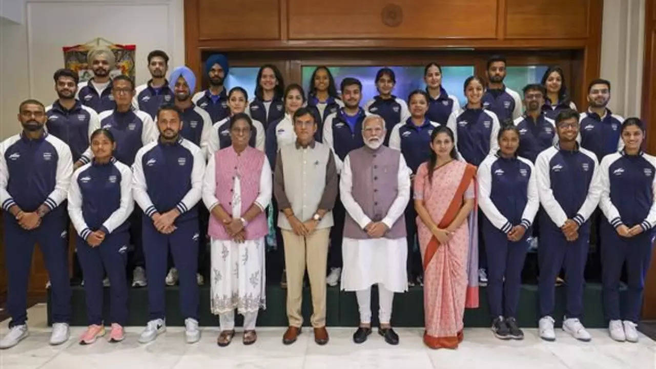 PM Narendra Modi With Athleats