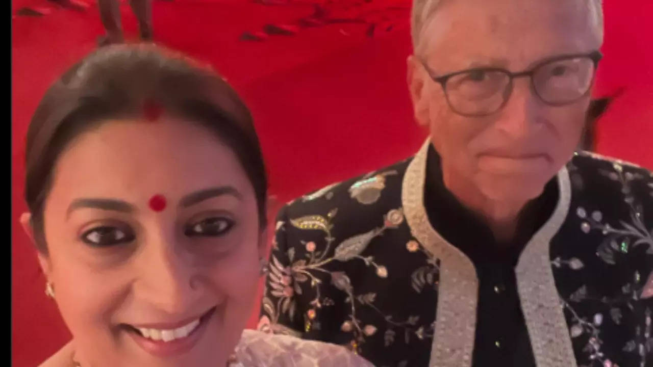 Smriti Irani attends Indian wedding with Bill Gates