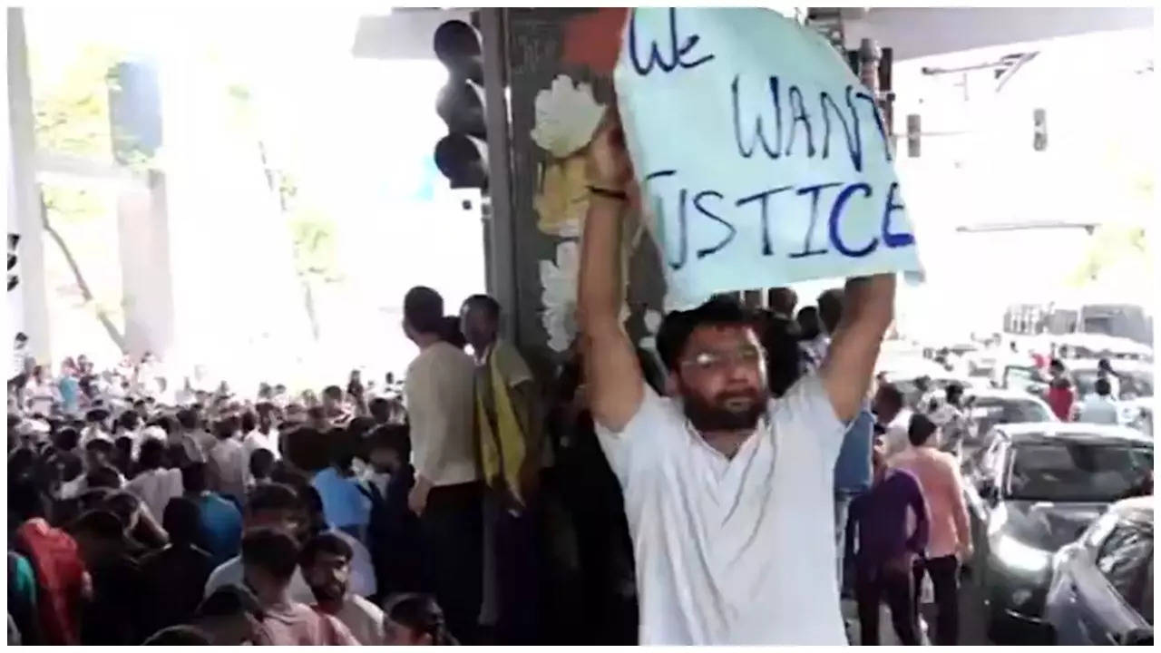 Students protest at Karol Bagh metro station