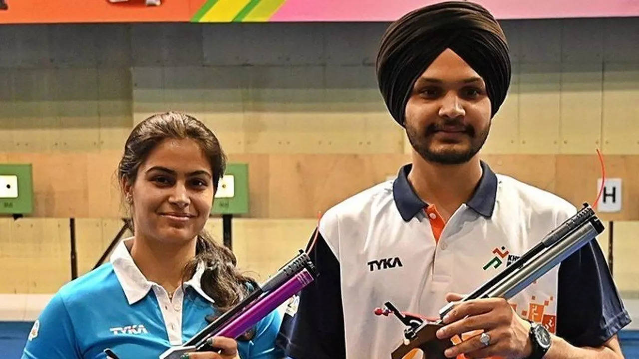 Indian shooter Manu Bhaker, Manu Bhaker, Manu Bhaker Medal, Manu Bhaker Records, Manu Bhaker News, Sarabjot Singh, Sarabjot Singh Bronze Medal, paris olympics 2024, Paris Olympics 2024, Paris Olympics 2024 News, Paris Olympics 2024 Updates, Paris Olympics,