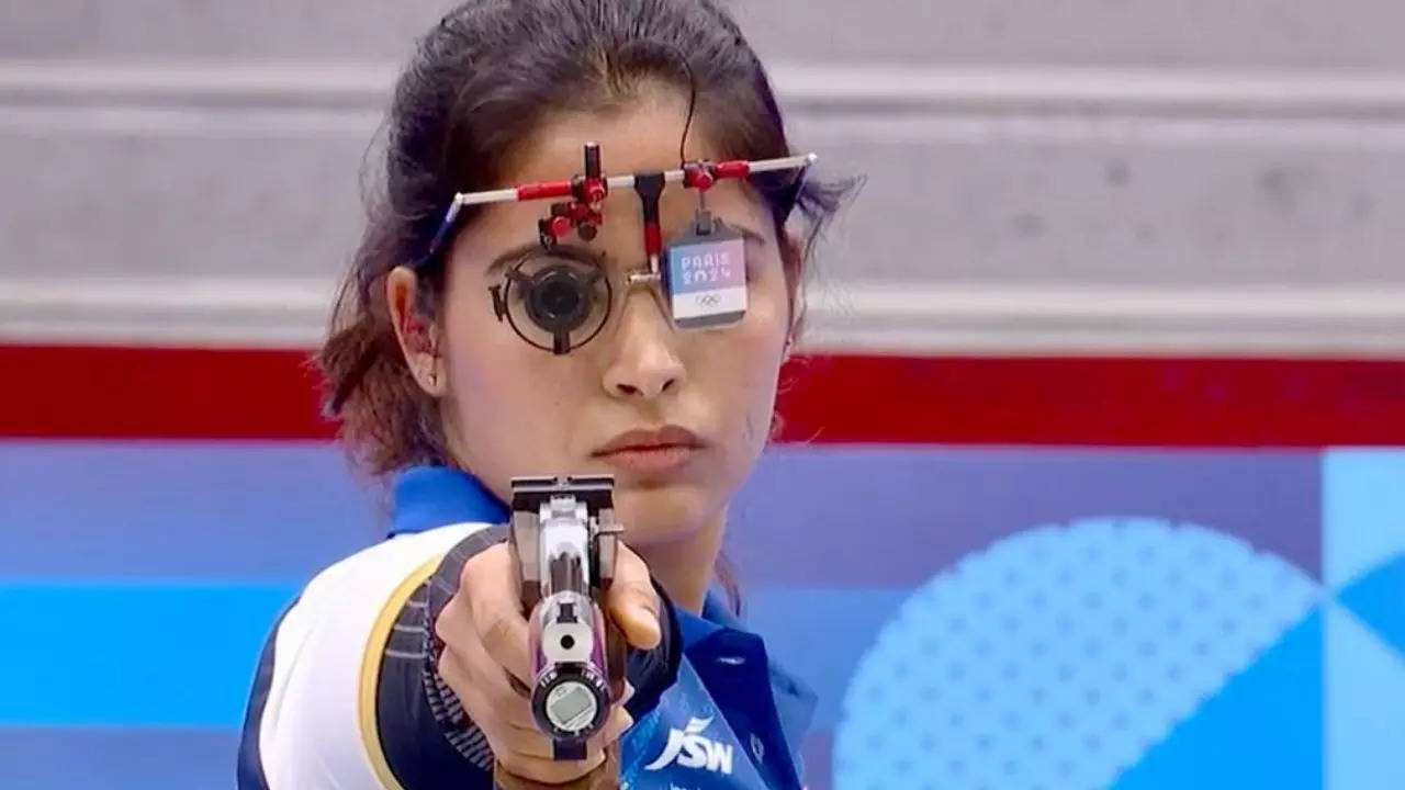 Manu Bhaker, Manu Bhaker and Sarabjot singh, Manu Bhaker Can Break Big Records, Manu Bhaker Medal, Manu Bhaker, indian athlete shooter Manu Bhaker, Sarabjot singh, India at Paris Olympics, India Medal history, India at Table Tennis Paris 2024, Paris Olympics 2024, Paris Olympics, Paris Olympics 2024 Live Updates, Paris Olympics 2024 News, Paris Olympics 2024 Rescords, Paris Olympics 2024 Updates,