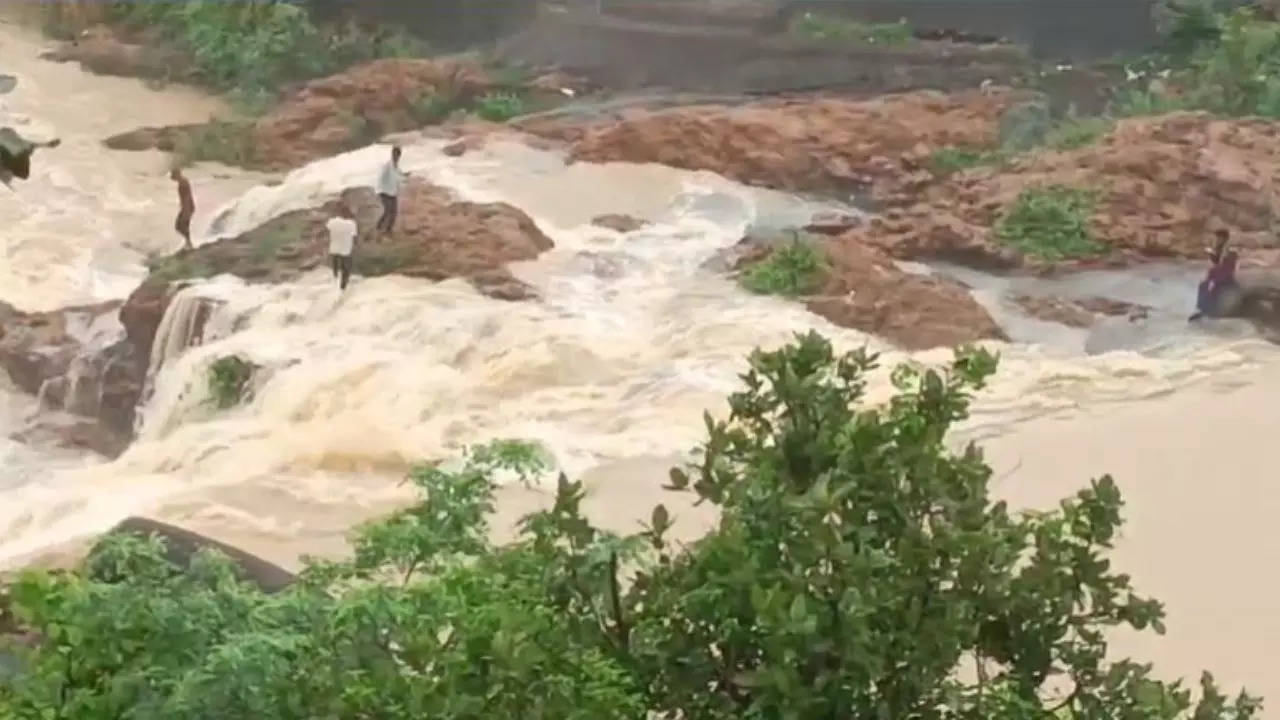 Khuntaghat Dam