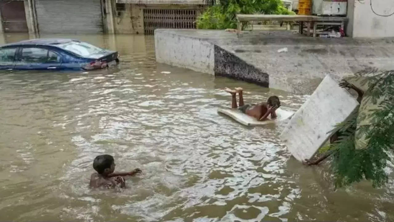 flood in Greater Noida