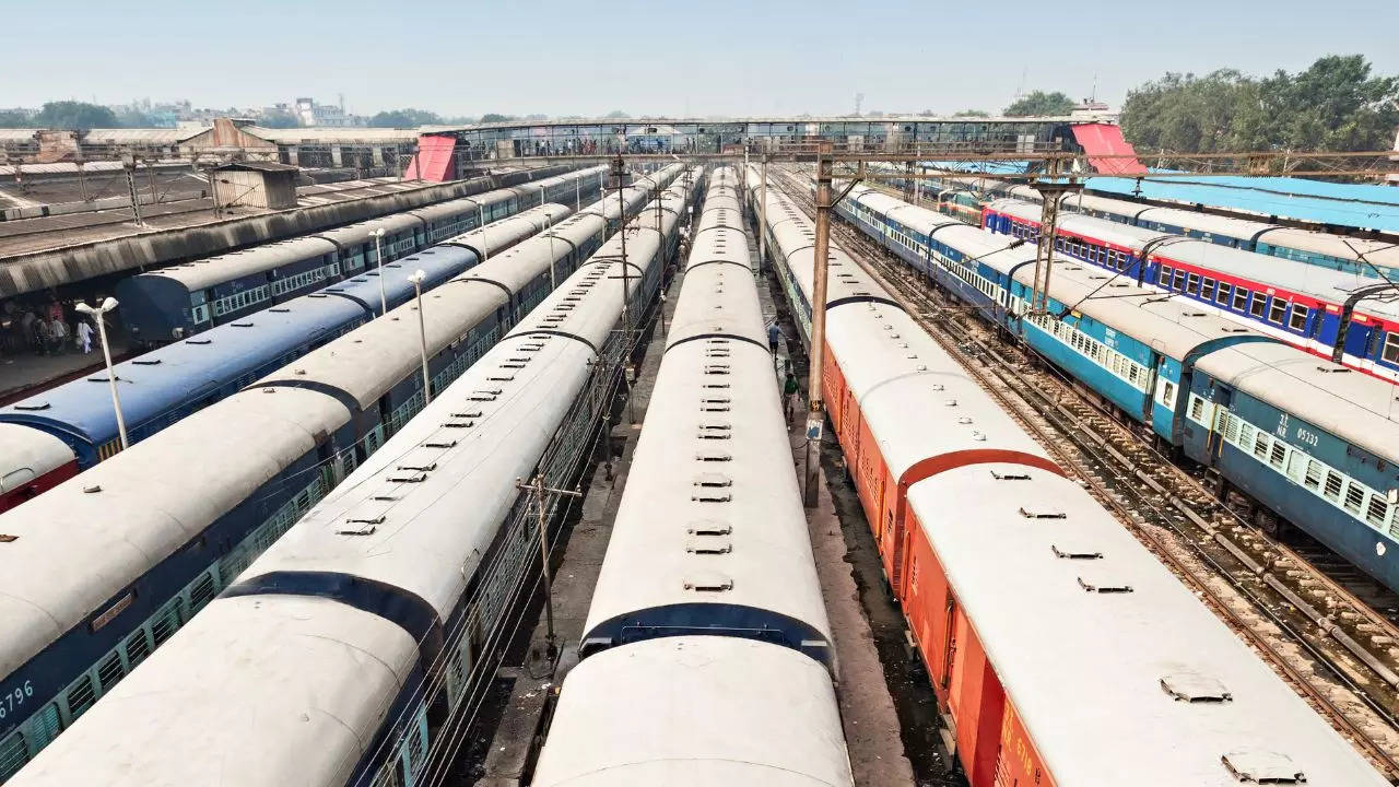 Man Held in Palghar for Urinated on Women in Running Train