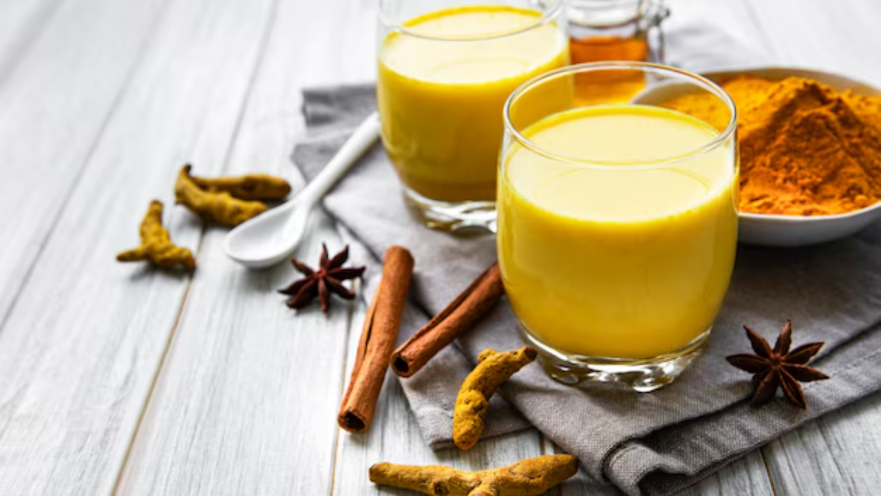 Turmeric Milk Benefits In Hindi