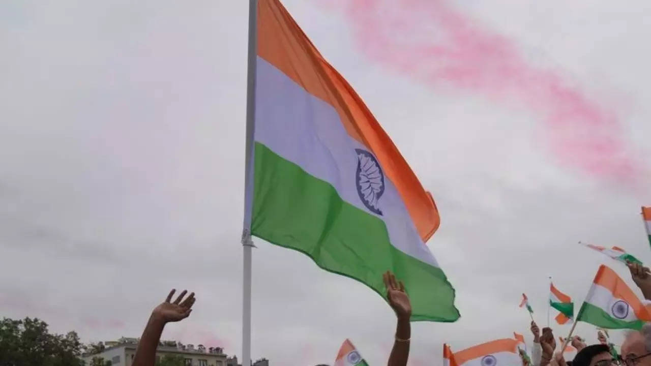 Indian Flag Bearers in paris olympics closing ceremony