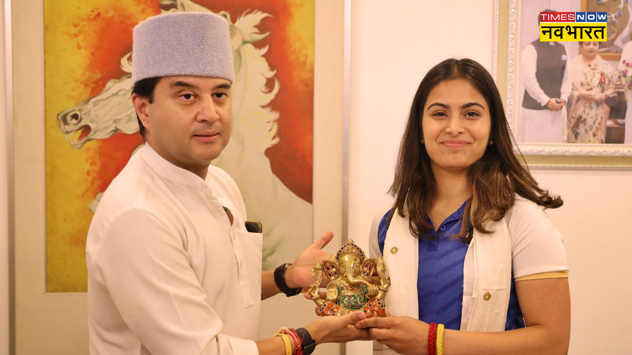 Manu Bhaker met  Jyotiraditya M Scindia