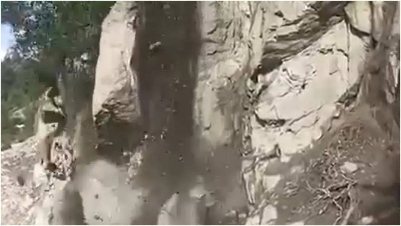 Landslide on Shimla-Kinnaur National Highway