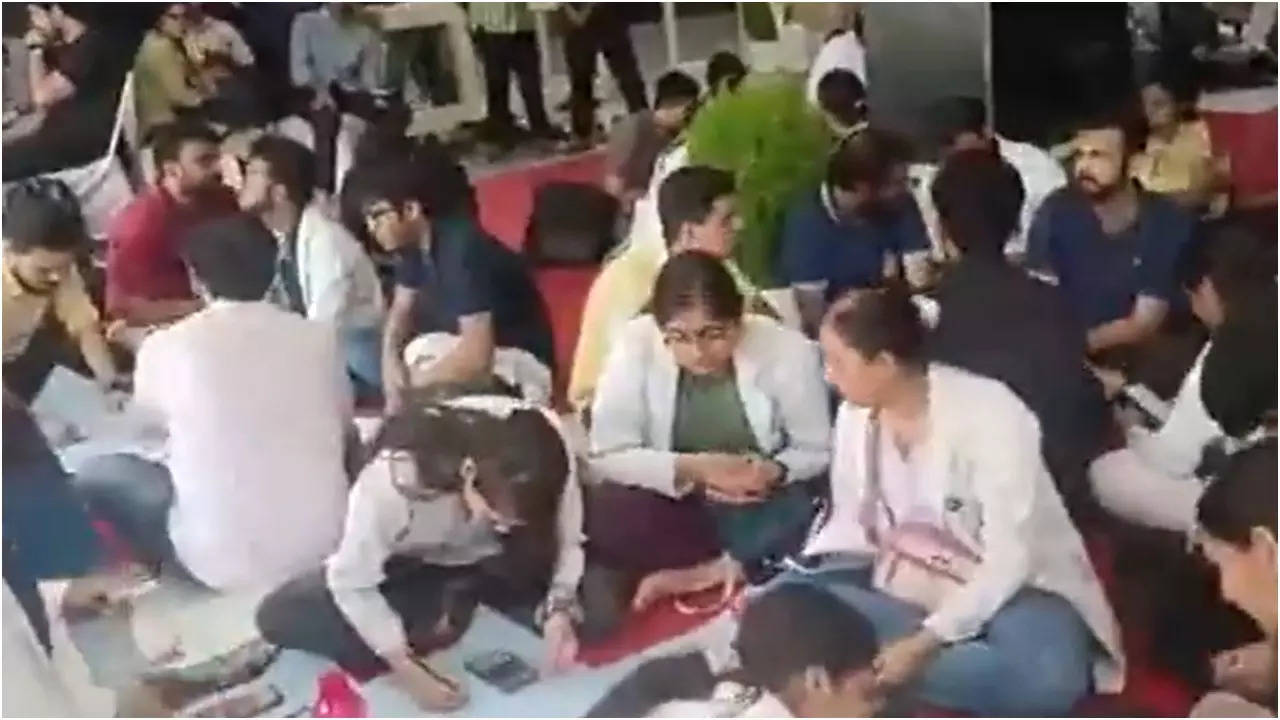 Delhi Aiims Doctors Strike