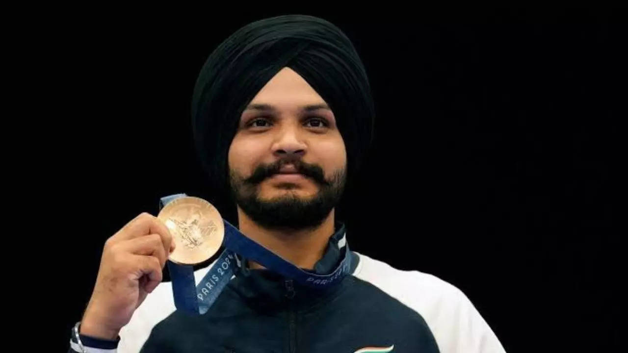 Sarabjot Singh, Sarabjot Singh medal, Paris Olympics bronze medallist, bronze medallist Sarabjot Singh, Paris Olympics bronze medallist Sarabjot Singh, Sarabjot Singh Records, Yusuf Dikec, Yusuf Dikec Medallist, silver medallist Yusuf Dikec, Paris Olympics, Paris Olympics 2024, Paris Olympics 2024 News, Paris Olympics 2024 Updates,