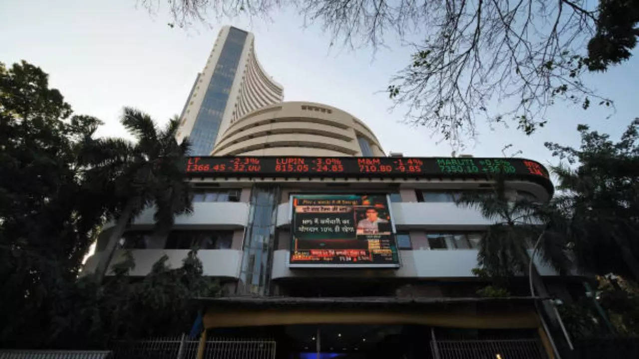 Share Market: स्टॉक मार्केट में तेजी का सिलसिला जारी, नए शिखर पर सेंसेक्स और निफ्टी