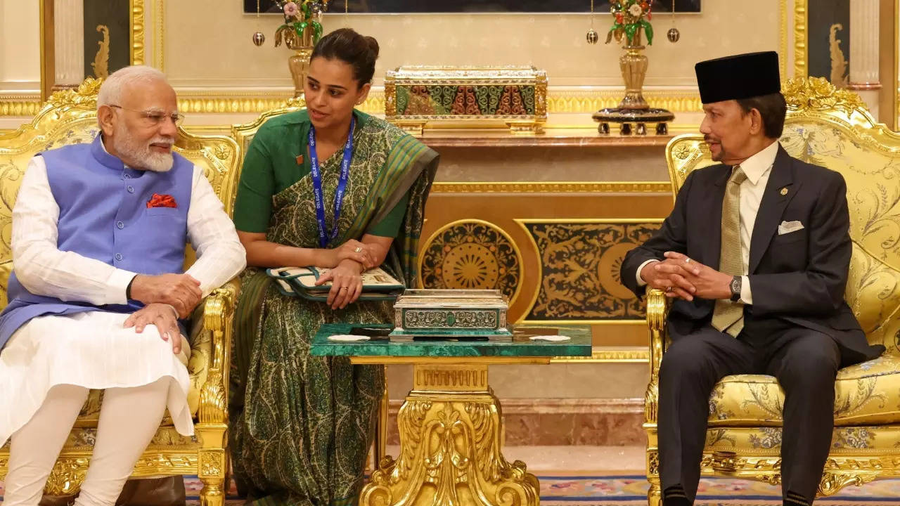 pm modi brunei visit pm modi and sultan hassanal bolkiah met in a luxury palace know the special things