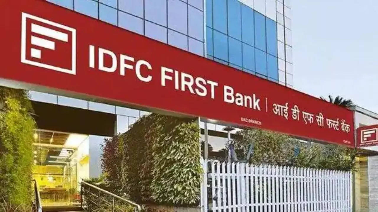 IDFC First Bank:  1 साल से गिर रहा आईडीएफसी फर्स्ट बैंक, 80 रु से कम है रेट, आगे क्या रखें स्ट्रेटेजी, एक्सपर्ट से जानिए