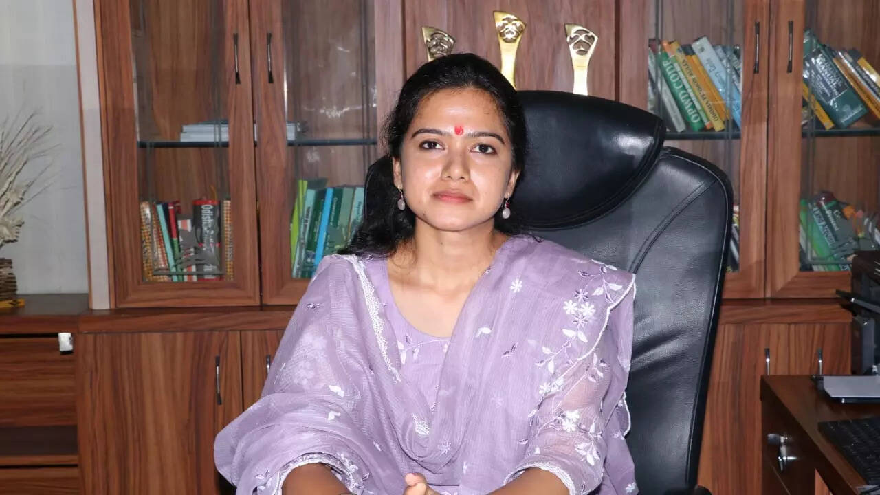 Meet IAS Ananya Das who secured AIR 16 in UPSC first Attempt Faced ...