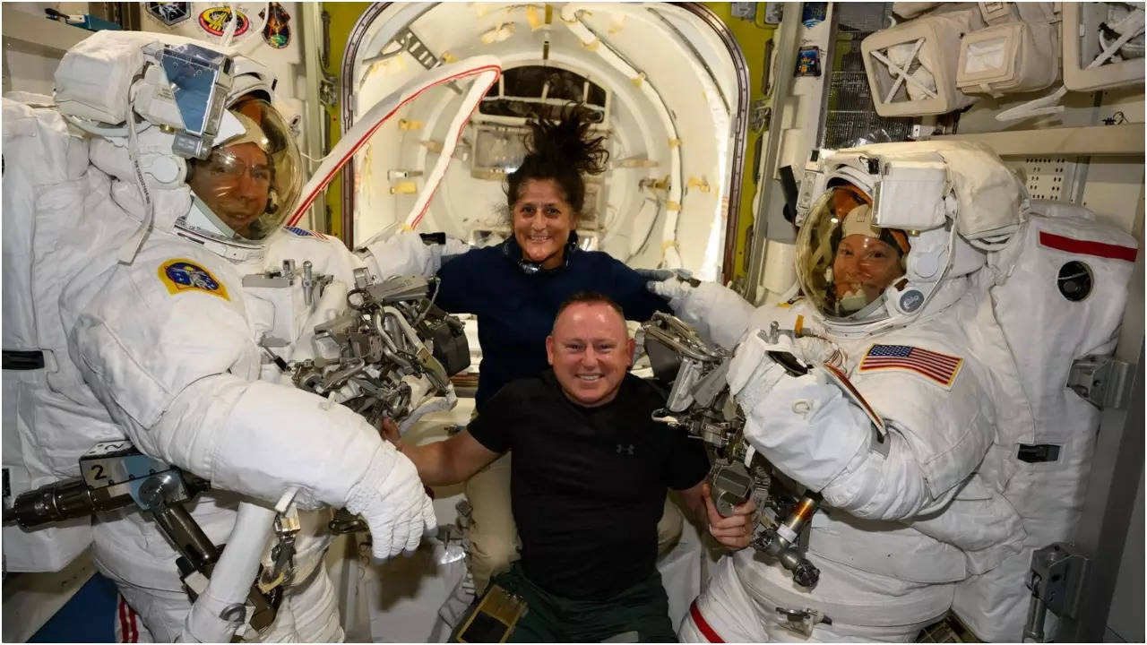 boeing starliner spacecraft returning to earth from international space station video here