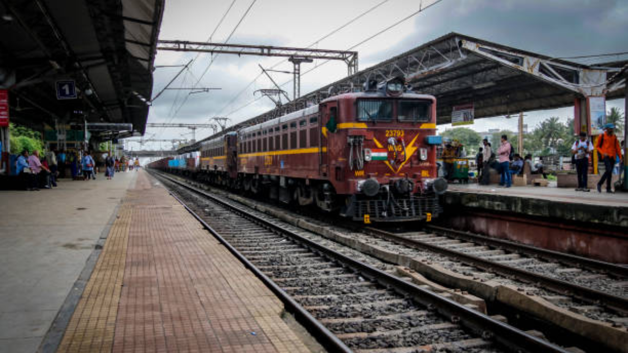 how to book a confirmed ticket at the last minute of train departure know the process