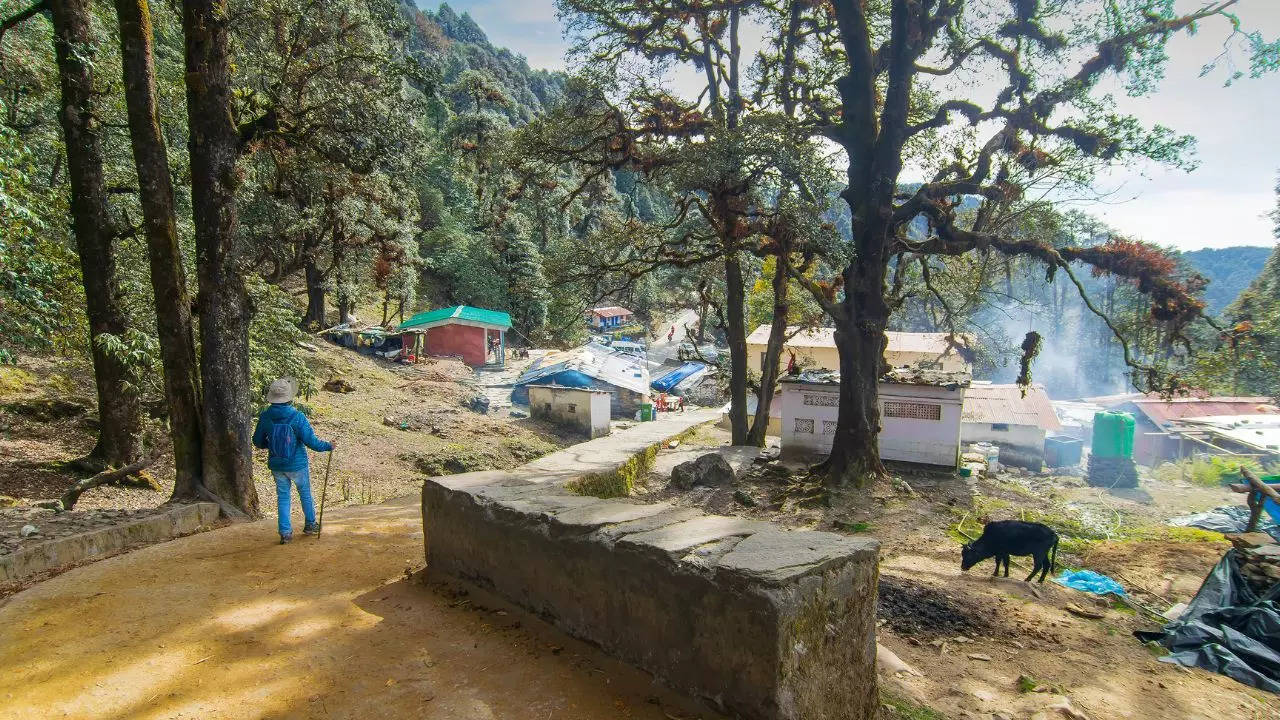 villagers put up sign boards in many villages of rudraprayag to prevent outsiders from entering