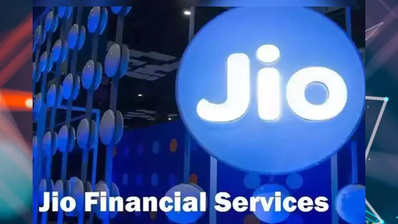 Jio Financial: गिरावट की चपेट में जियो फाइनेंशियल ! खरीदें-बेचें या होल्ड करें, जान लीजिए एक्सपर्ट की राय